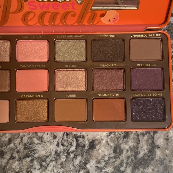 Too Faced Sweet Peach Eyeshadow Palette NEW - Picture 4 of 11